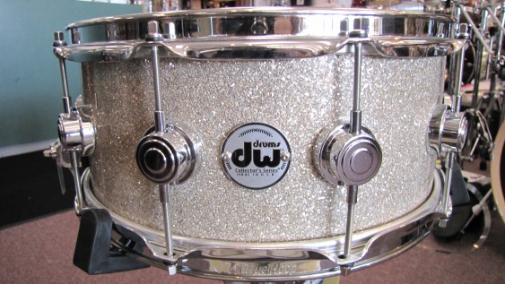 DW Drum Workshop Collector's Series 6'' x 14'' Maple Snare Drum in Broken Glass Finish Ply