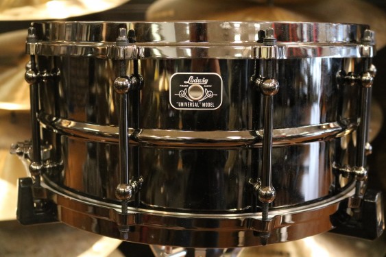 Ludwig 6.5X14 Universal Brass Snare Drum with Black Die Cast Hoops LU6514