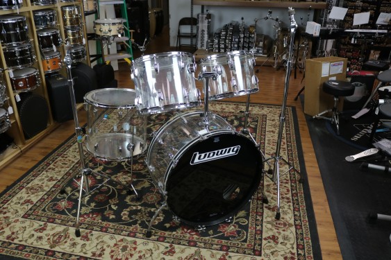 Vintage Ludwig ’70’s Vistalites ,14x26,10x14,12x15,16x18 w/hardware and bags, very good condition