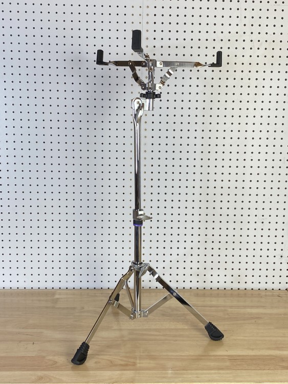 Yamaha Snare drum stand; lightweight; single braced; concert height with 22'' - 32'' height adjustment range SS-665