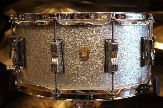 Ludwig 6.5x14 Classic Maple LS403 In Silver Sparkle