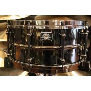Ludwig 5.5X14 Universal Brass Snare Drum, Black Die Cast Hoops and Hardware LU5514